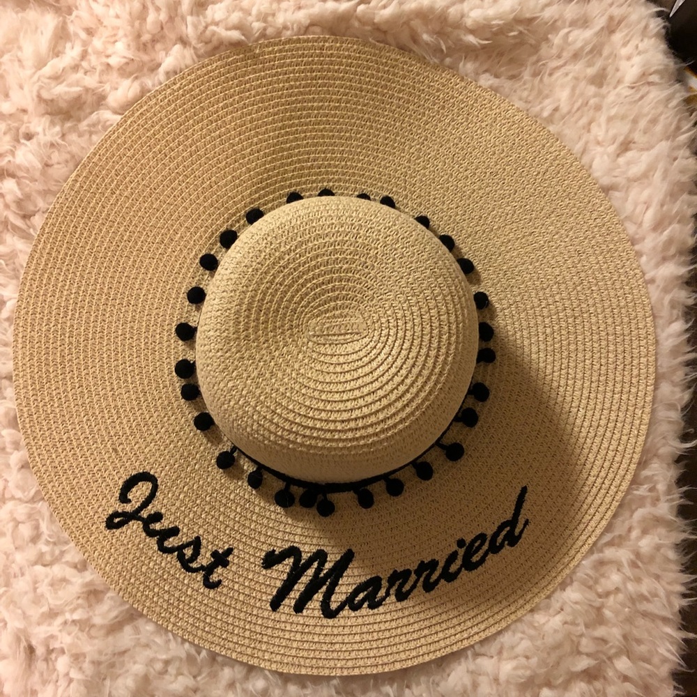 Altar’d State ⭐️ beach hat
